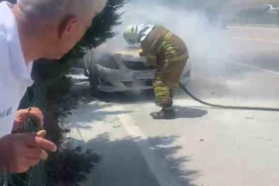 Seyir halindeki otomobilin motor kısmında yangın çıktı