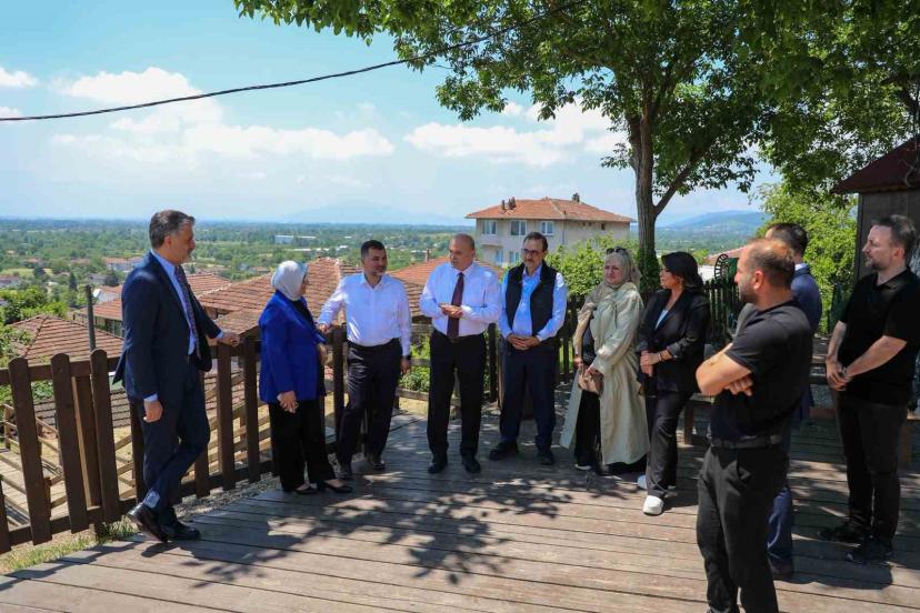 TBMM Yapay Zeka Araştırma Komisyonu Başkanı Dönmez ve Sarıeroğlu, Konuralp Antik Kenti’ni gezdi