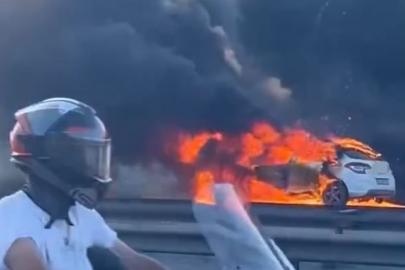TEM Otoyolu’nda alev alev yanan otomobil kullanılamaz hale geldi