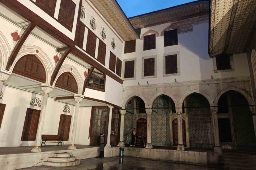 Topkapı Sarayı gece turlarıyla ziyaretçilerine kapılarını açtı