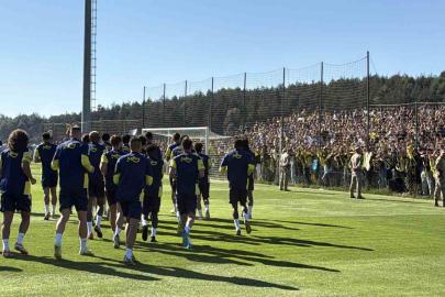 Topuk Yaylası’nda sarı-lacivert coşku: Fenerbahçe’yi 20 bin taraftar yalnız bırakmadı