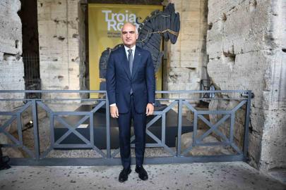 "Troya Sergisi" 221 eserle Roma’da