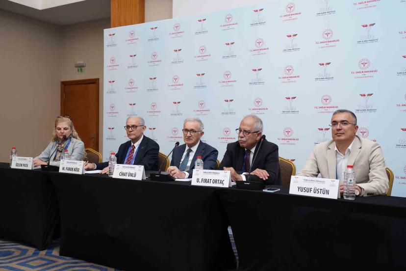 Uzmanlardan ‘Sanal mecra’ uyarısı: "Asla hekim muayenesinin yerini almamalı"