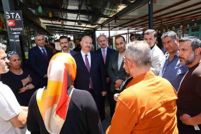 Vali Küçük, Balıkesir Çarşısı’nda esnaf ve vatandaşlarla buluştu