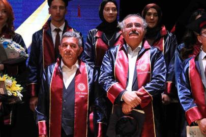 Yarım asrı devirdiler, cüppe giyip mezun oldular