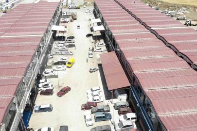 Yazın toz, kışın çamur çilesi esnafı bezdirdi: "Burayı belediyenin yapması gerekiyor"