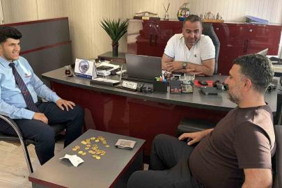 4 buçuk milyon TL değerindeki altın ve çeki sahibine ulaştırdı