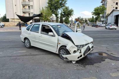 Adıyaman’da iki otomobil çarpıştı: 1’i ağır 3 yaralı