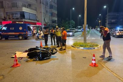 Alanya’da hafif ticari araçla çarpışan motosikletli genç yaralandı