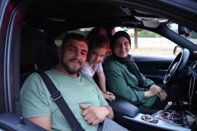 Bayrak ve ezan hasretiyle yola çıkan gurbetçilerin Kapıkule’den yurda girişleri sürüyor