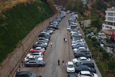 (BEKLEYECEK PAZARTESİ) Marmaris’te dikkat çeken tablo: Otellerde doluluk sorunu yaşanırken bu tesisin kapısında araç kuyruğu oluştu