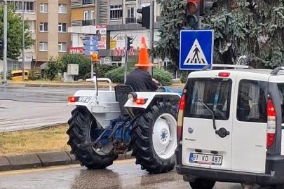 Bolu’da traktör sürücüsünden yağmura karşı ’dubalı’ önlem
