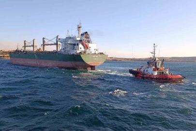 Çanakkale Boğazı’nda dökme yük gemisi karaya oturdu