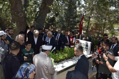 Dicle’de şehitler kabirleri başında anıldı
