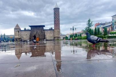 Erzurum ve Ardahan için "sarı" kodlu uyarı: Kuvvetli sağanak ve sel riski