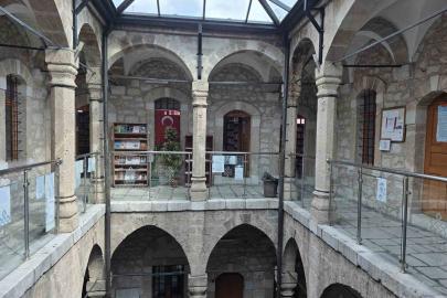 Eskiden cezaeviydi şimdi ise 36 bin kitaplık bir bilgi yuvası