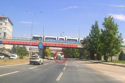 Eskişehir’de tankerin lastiğinin bomba gibi patladığı anlar kamerada