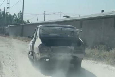 Gövdesi dökülürken motoru çalışan araç ilginç görüntü oluşturdu
