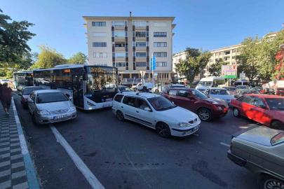 Her 3 kişiye 1 araç düşüyor: Mesai bitince Hükümet Caddesi kilitleniyor
