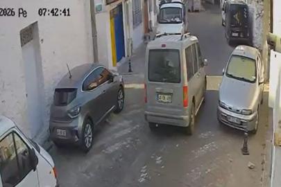 İki sokak kedisini ezdi, arkasına bile bakmadan uzaklaştı