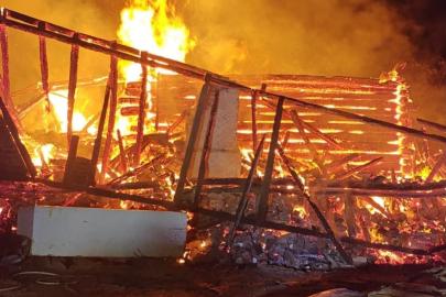 Kastamonu’da alevlere teslim olan ev kullanılamaz hale geldi