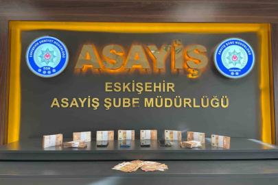 Kendisini polis olarak tanıtan 2 dolandırıcı yakalandı