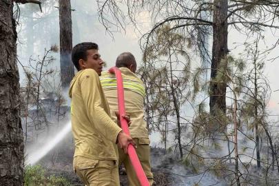 Kütahya’da ormanlık alanda çıkan yangın helikopter desteği ile söndürüldü