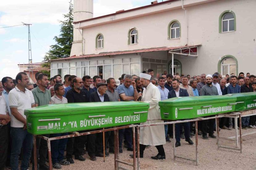 Malatya’da kazada hayatını kaybeden 3 kişilik aile toprağa verildi