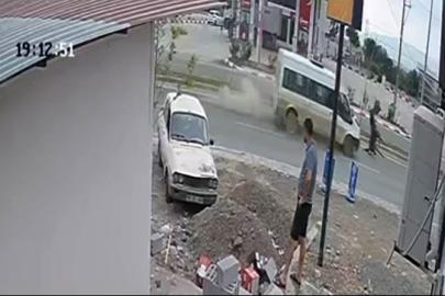 Osmaniye’de minibüs başıboş ata çarptı