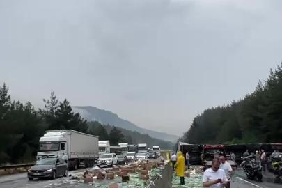 Pozantı-Adana istikameti tır devrilmesi nedeniyle trafiğe kapandı