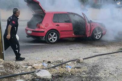 Seyir halindeki otomobil alev aldı