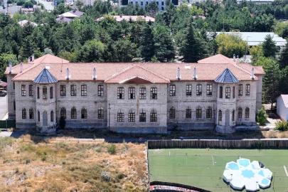 Sivas’ta 1 buçuk asırdır kesintisiz eğitim veren metkep günümüzde de eğitime ışık tutuyor