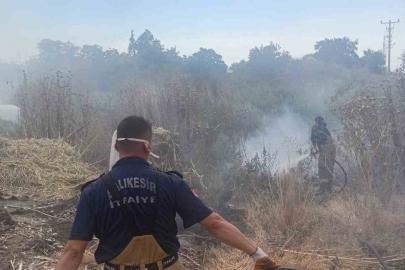 Susurluk’ta çıkan yangında 1 ton saman kullanılamaz hale geldi