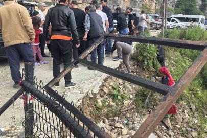 Trabzon Çal Mağarası önündeki korkuluklar kırıldı, 2 turist yamaçtan düşerek yaralandı