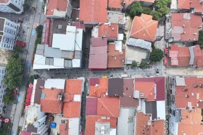 Uşak’ta Kurtuluş ve Yeşil Karaağaç mahallelerinde zemin taşları yenileniyor