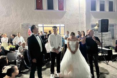 25 yıllık evliliklerini hayallerindeki düğünle taçlandırdılar