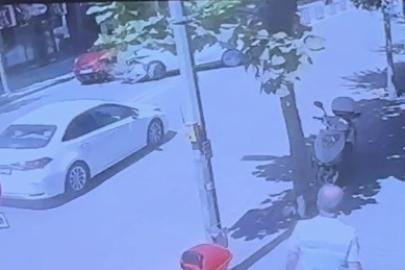 Eskişehir’de U dönüşü yapan otomobile başka bir otomobilin çarpma anı kamerada