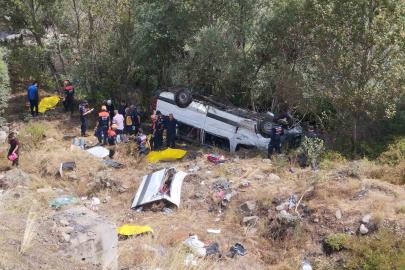 (Güncellendi) Minibüs şarampole uçtu: 4 ölü, 10 yaralı