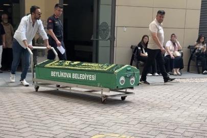 Havuza düşerek hayatını kaybeden minik Elif son yolculuğuna uğurlanıyor