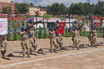 Karabük’te 30 Ağustos coşkusu: Komandoların gösterisi nefes kesti