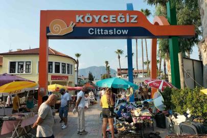 Köyceğiz’de ikinci el pazarı sıcak havadan etkilendi