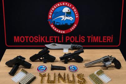 Polisin şüphe üzerine durdurduğu araçtan silah çıktı