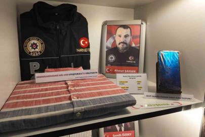 Şehit polis memurunun saçma isabet eden telefonu müzede görenleri duygulandırıyor