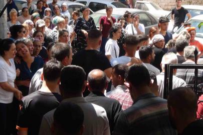 Silahlı saldırıda öldürülen baba ve oğluna hüzünlü veda