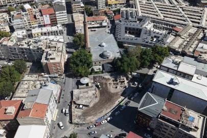 Suriçi Cami Kebir’de hem tarih gün yüzüne çıkıyor, hem esnafın yüzü gülüyor