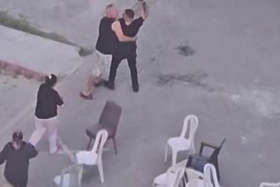 Taziye evinde husumetlilerini tabancayla kovaladı