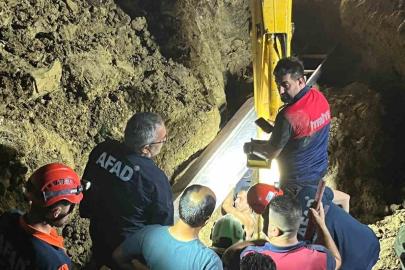 Toprak altında kalan baba oğul kurtarıldı