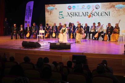 Türkiye ve Türk Dünyası’ndan aşıklar aynı sahnede buluştu