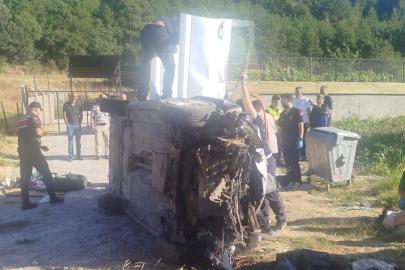 Uşak’ta otomobil karşı şeride geçip devrildi: 1 ölü, 3 yaralı