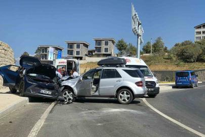 Yalova’da 2 otomobil çarpıştı: 4 yaralı